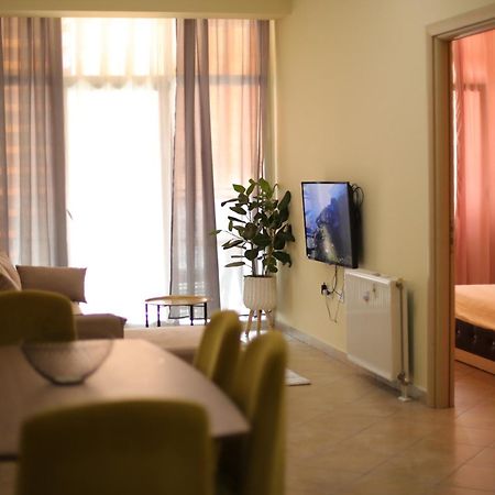 Pleasant Apartment With Free Dedicated Parking In Komuna E Parisit Tirana Exterior photo