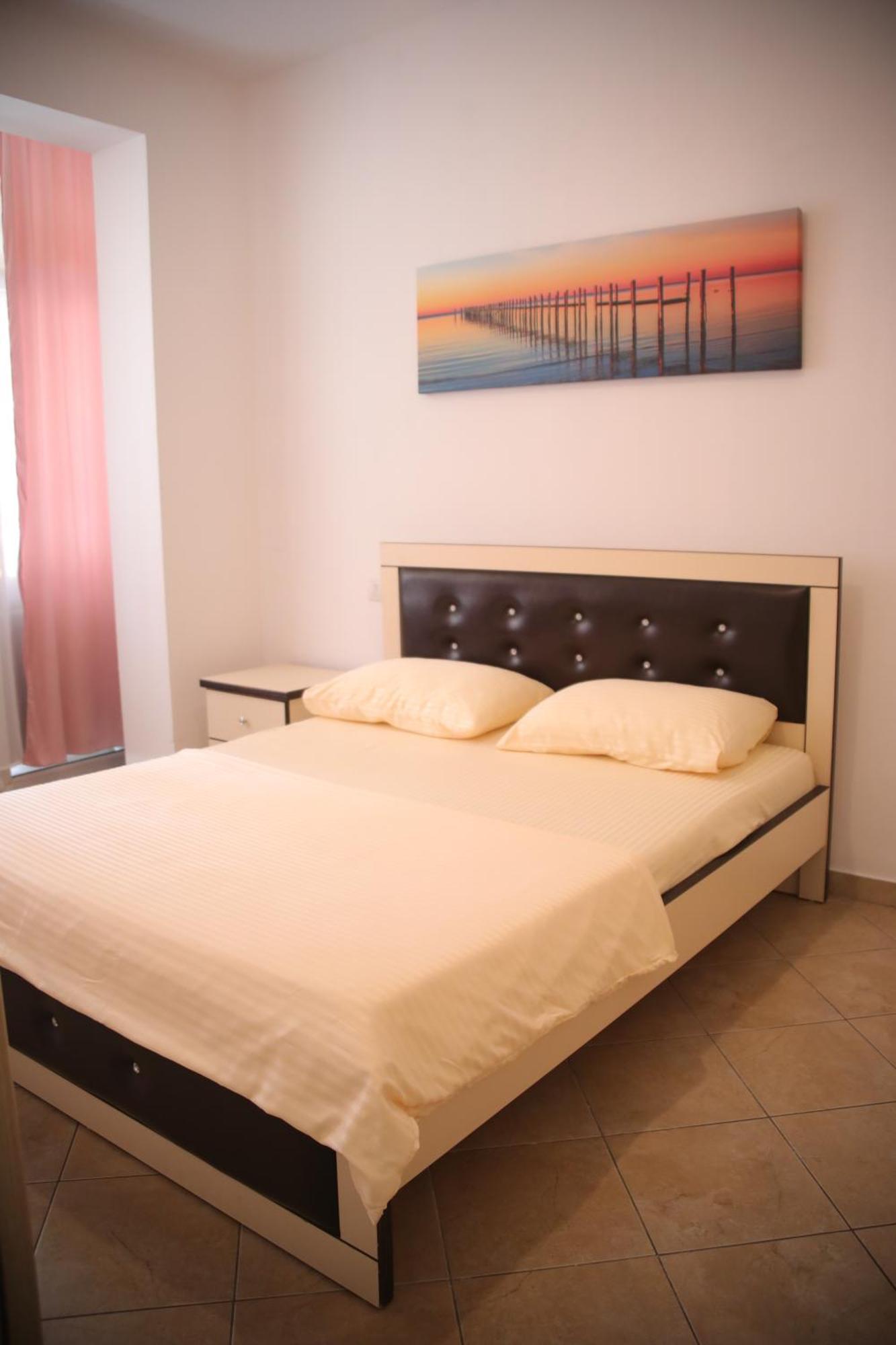 Pleasant Apartment With Free Dedicated Parking In Komuna E Parisit Tirana Exterior photo